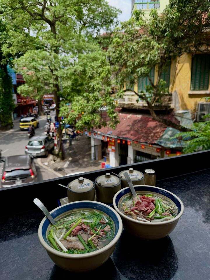 Mùa thu Hà Nội 'phủ sóng' cõi mạng, giới trẻ đua nhau 'chill' theo cách riêng- Ảnh 9.