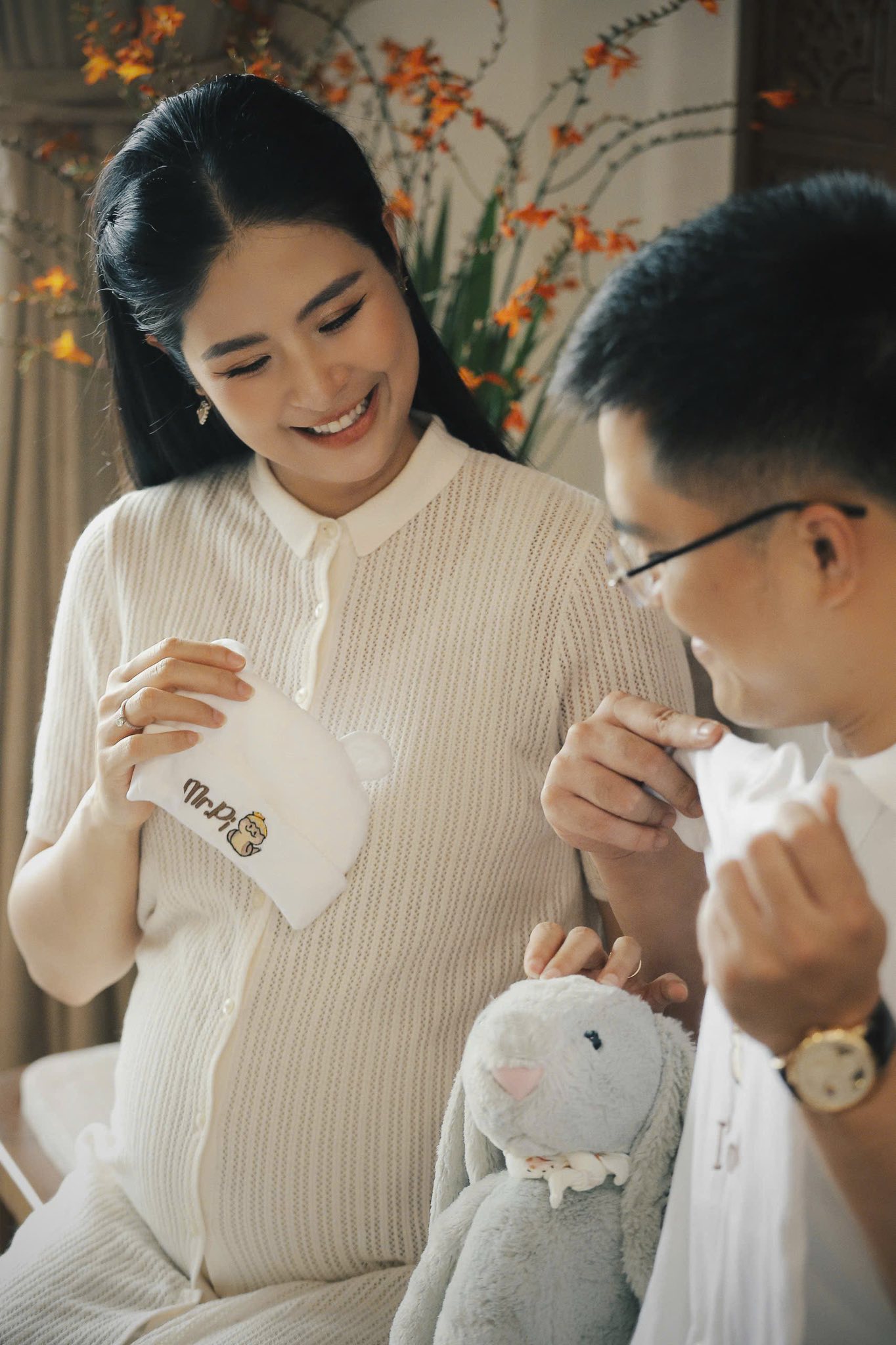 Hoa hậu Việt Nam vừa sinh con trai đầu lòng, không thể ngờ ngày em bé chào đời lại 