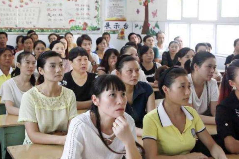 Một vị trí QUÁ SÓNG GIÓ trong lớp học, không phụ huynh nào tự nguyện nhận: "Miếng" thì không có, chứ "tiếng" xấu vô vàn!- Ảnh 1.