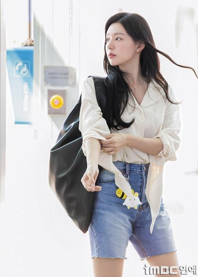Thứ đánh cắp trái tim "nữ hoàng nước mắt" Kim Ji Won!- Ảnh 9.