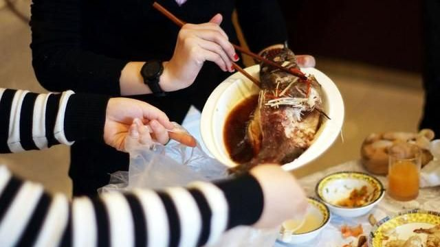 Cả nhà 3 người cùng mắc ung thư vì thói quen nhiều gia đình vẫn đang làm- Ảnh 1.