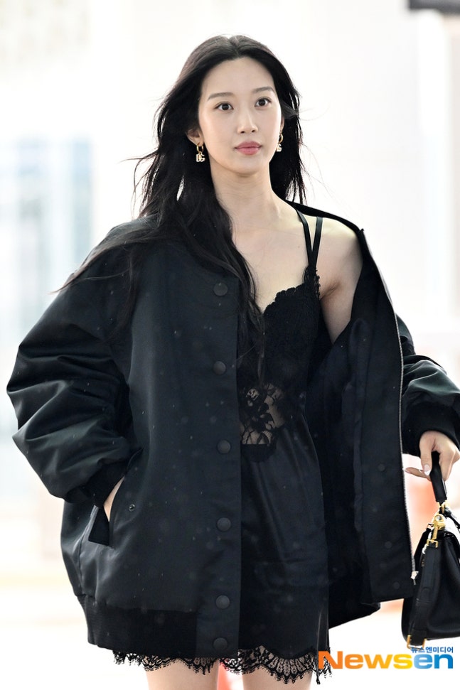 Moon Ga Young lần đầu hở bạo ra sân bay, bị dân Hàn chê tới tấp- Ảnh 5.