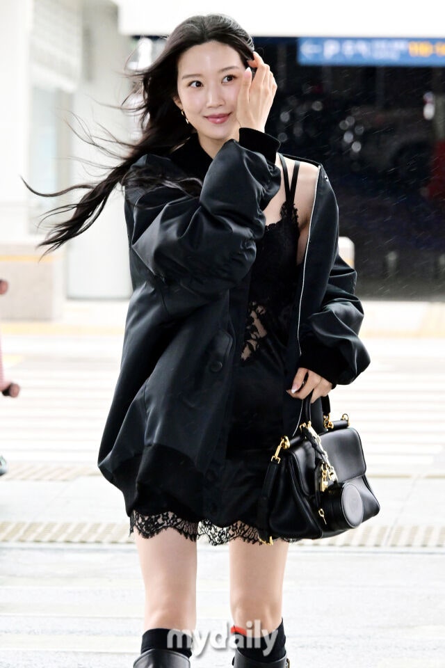 Moon Ga Young lần đầu hở bạo ra sân bay, bị dân Hàn chê tới tấp- Ảnh 7.