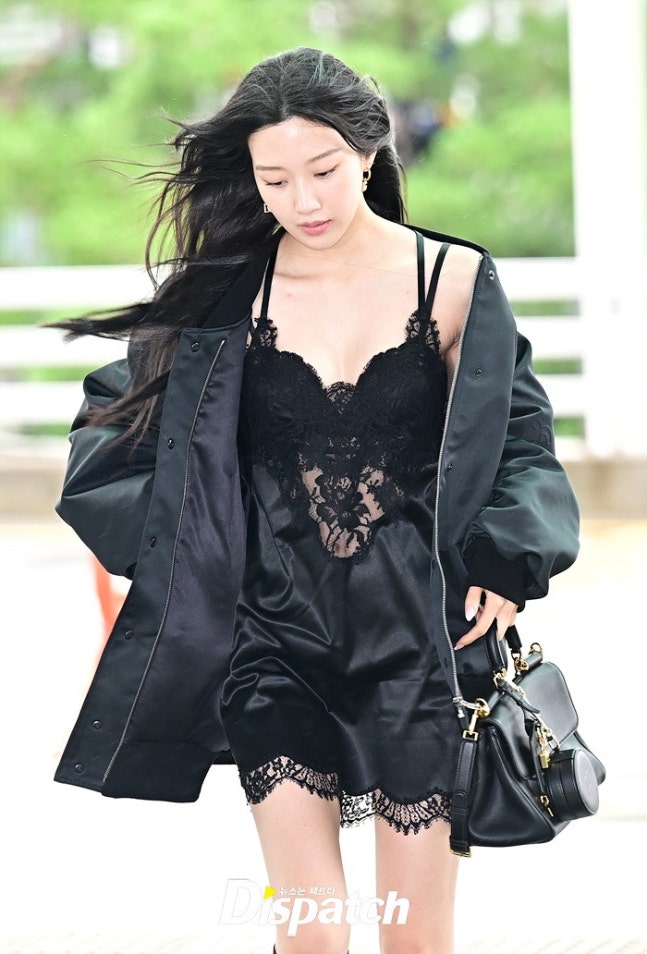 Moon Ga Young lần đầu hở bạo ra sân bay, bị dân Hàn chê tới tấp- Ảnh 8.