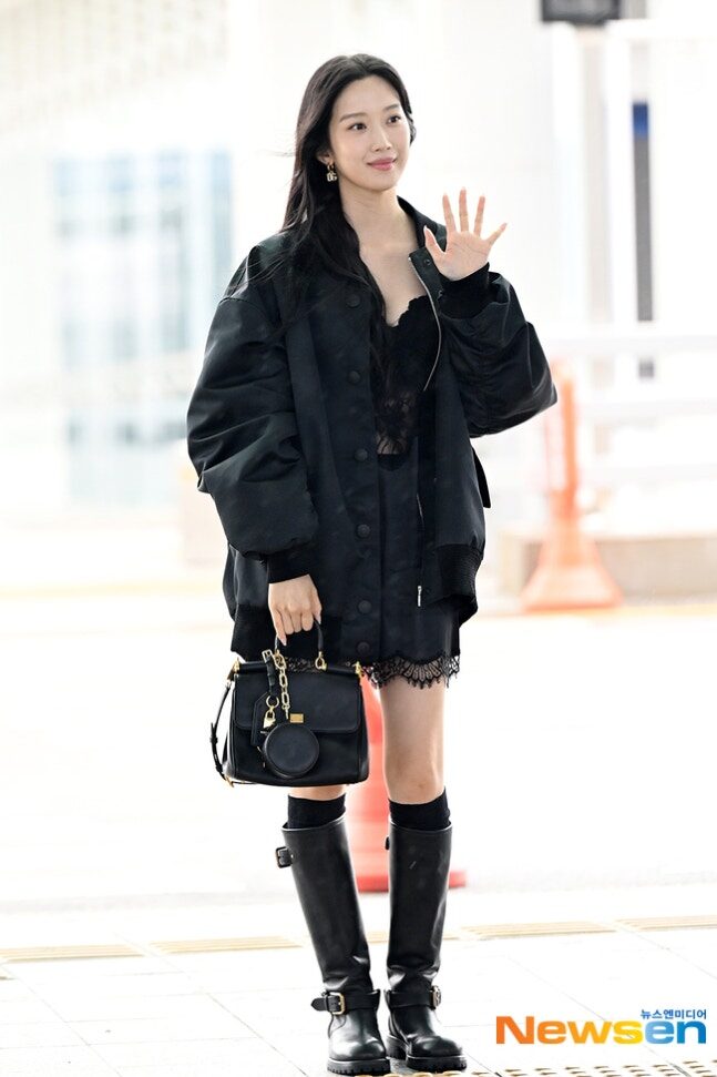 Moon Ga Young lần đầu hở bạo ra sân bay, bị dân Hàn chê tới tấp- Ảnh 9.