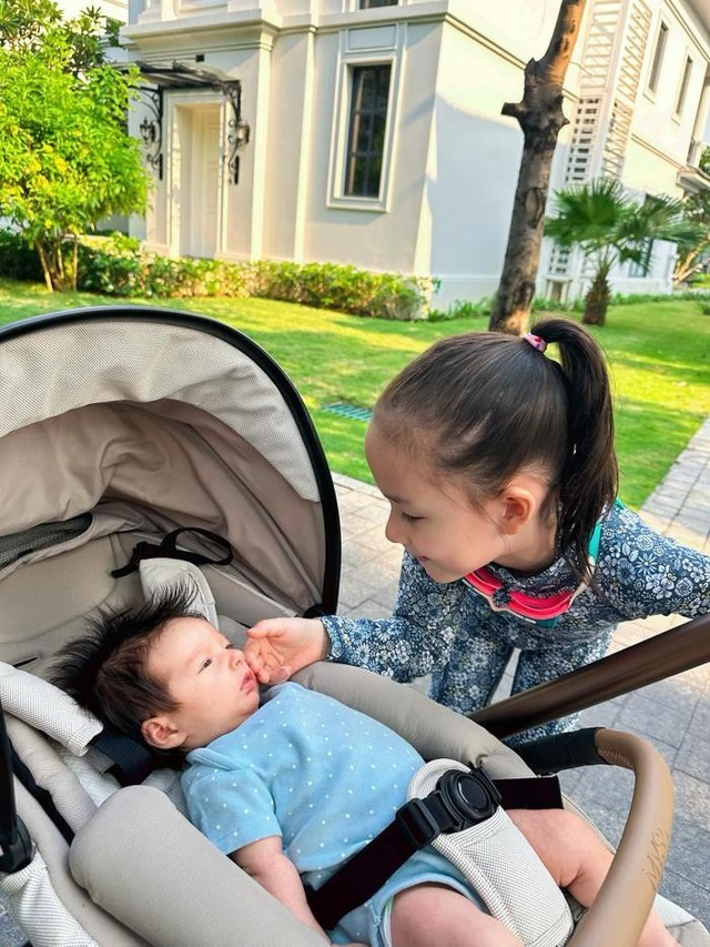 Lan Phương chi 1 tỷ/năm để nuôi con, 2 ái nữ đều học trường quốc tế, được mẹ địu đi du lịch khắp thế giới- Ảnh 8.