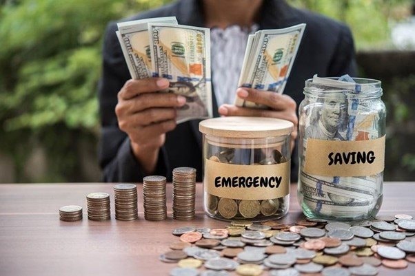 Từng ăn mì gói, bỏ cà phê, lái xe khắp thành phố để mua xăng giá rẻ, người phụ nữ thừa nhận: “Tiền trong tài khoản tăng, nhưng tiết kiệm không thể khiến tôi giàu lên”- Ảnh 1.