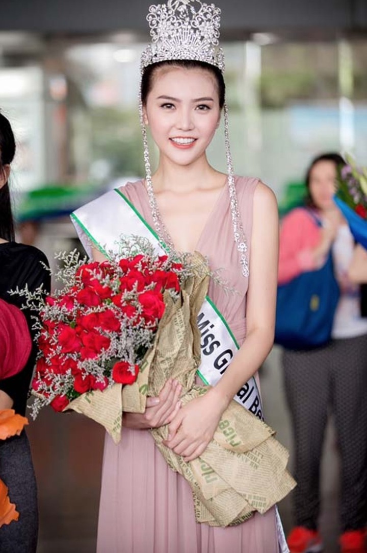 Sao Việt có bố mẹ bán vé số: Người thành hoa hậu, người là "diễn viên nghìn tỷ"- Ảnh 3.