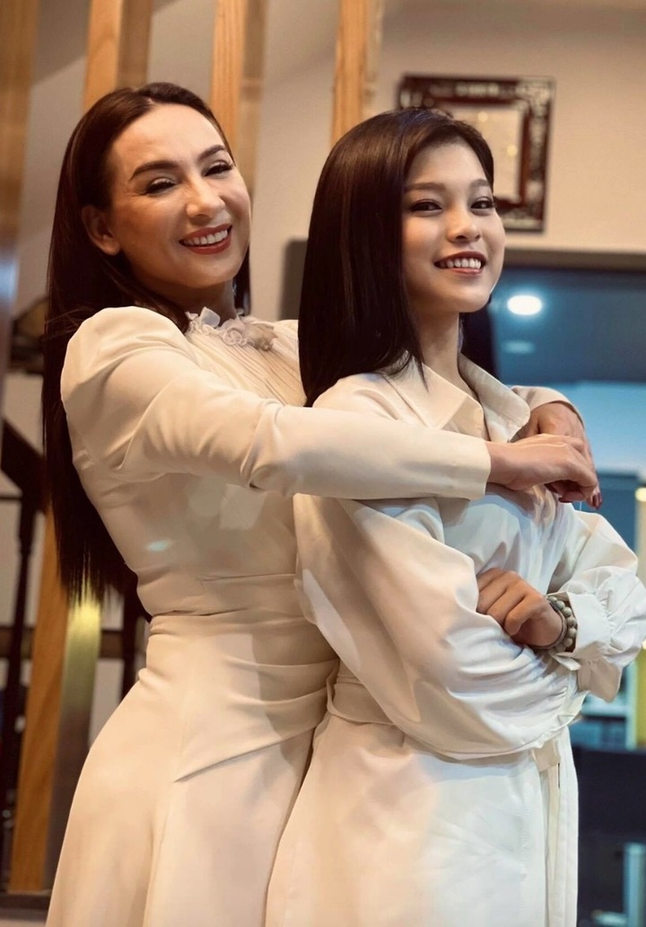 Sao Việt có bố mẹ bán vé số: Người thành hoa hậu, người là "diễn viên nghìn tỷ"- Ảnh 4.