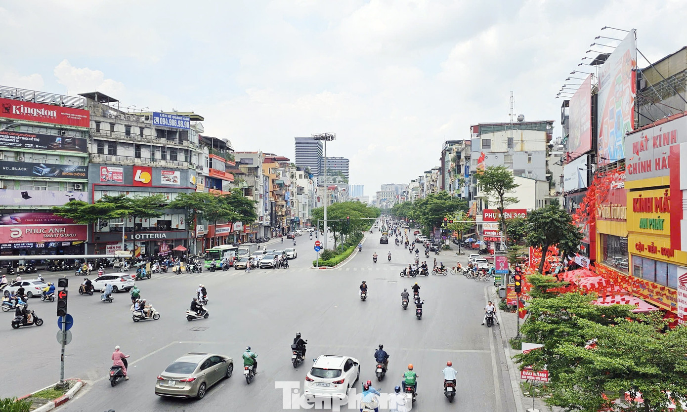 Không phải phố cổ, những tuyến đường ở Hà Nội có giá rao bán vượt 1 tỷ đồng/m2- Ảnh 1.