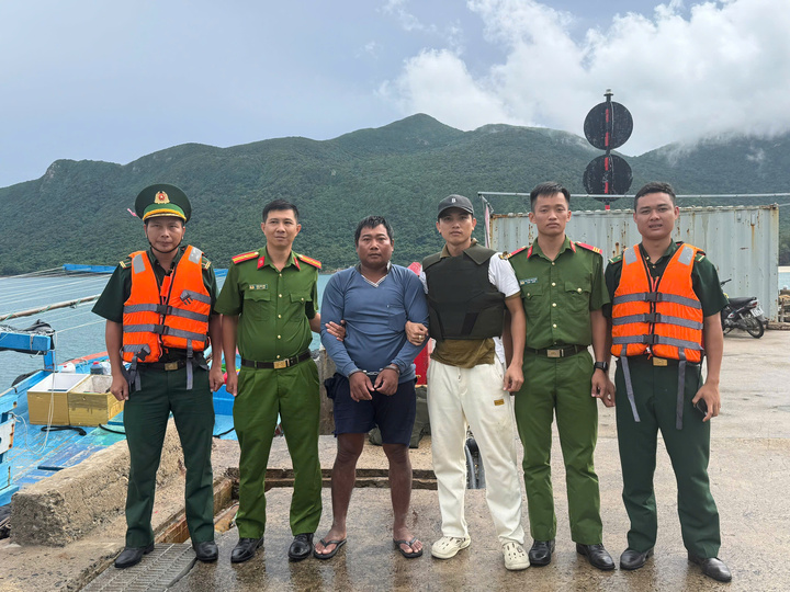 Bắt kẻ bị truy nã tội giết người lẩn trốn trên tàu cá ở Côn Đảo- Ảnh 1.