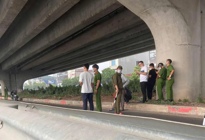 Phát hiện thi thể phân hủy dưới gầm đường Vành đai 3 trên cao ở Hà Nội- Ảnh 1.