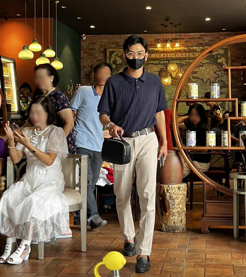 Đi xin lỗi bị từ chối, “tổng tài” về nhà có hành động lạ, khiến người thân lo lắng- Ảnh 1.