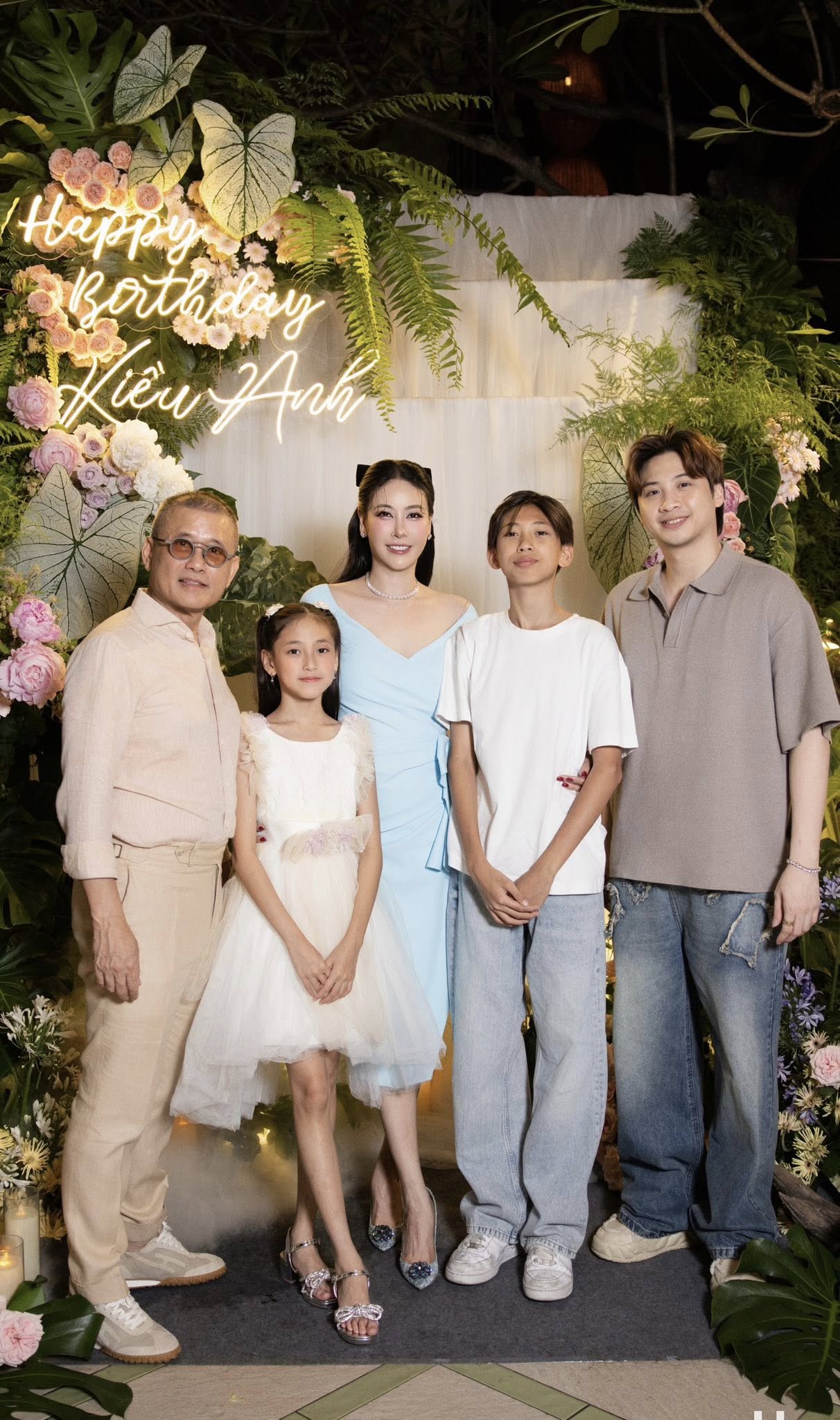 Ái nữ nhà Hà Kiều Anh: Xinh xắn chuẩn "tiểu Hoa hậu", sớm được rèn luyện ballet, piano và cưỡi ngựa- Ảnh 1.