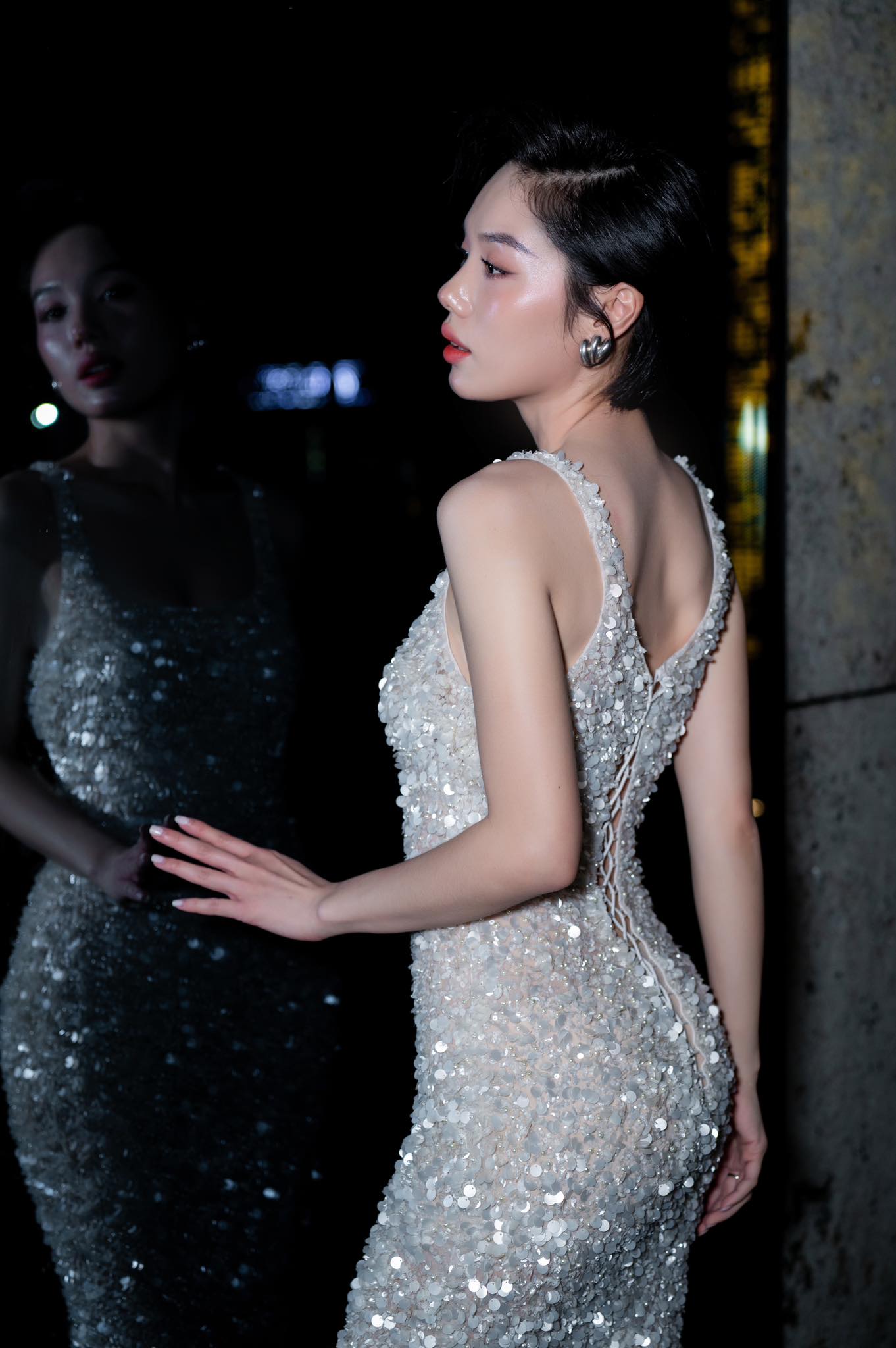 Cô tiếp viên hàng không trên 