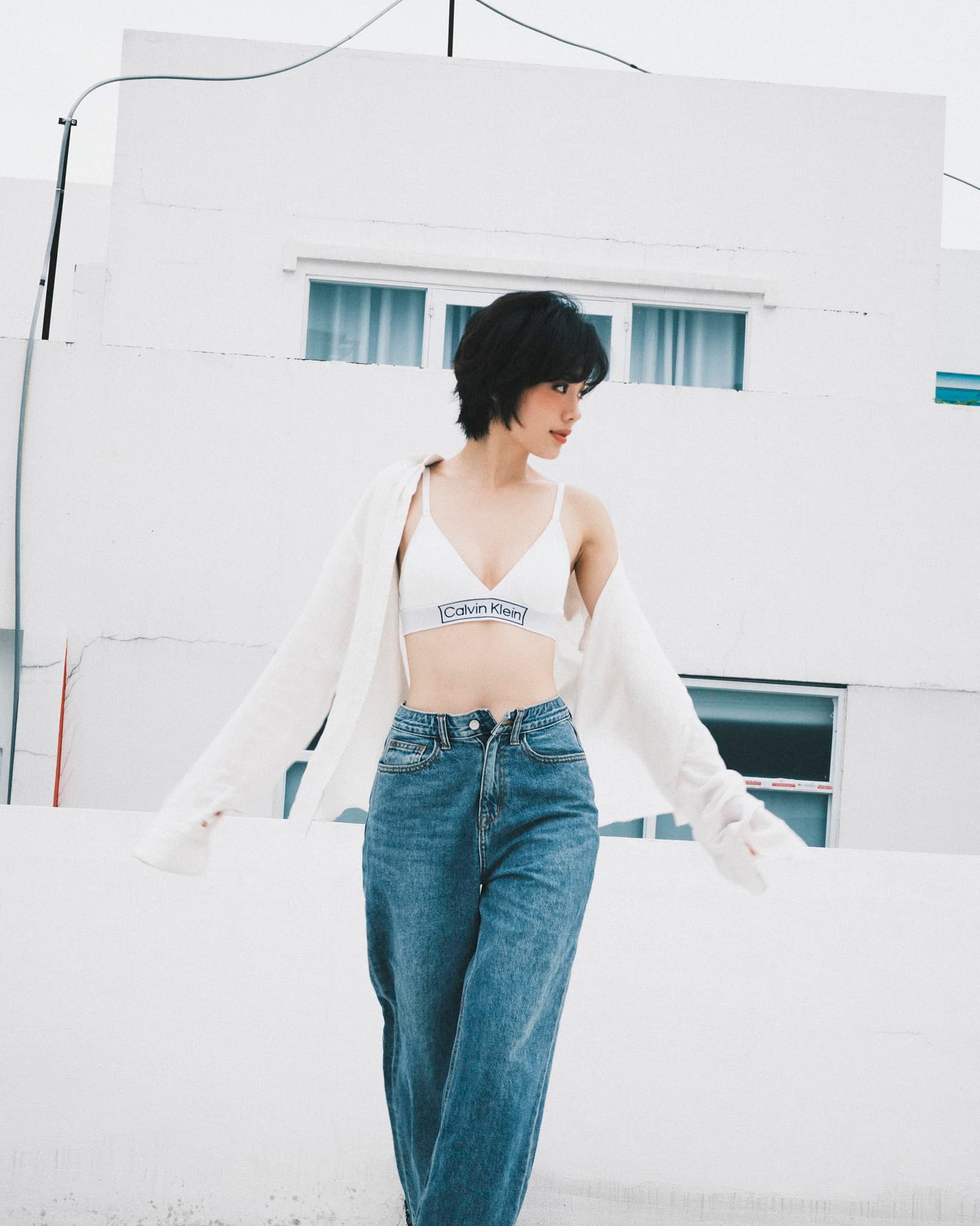 Cô tiếp viên hàng không trên 