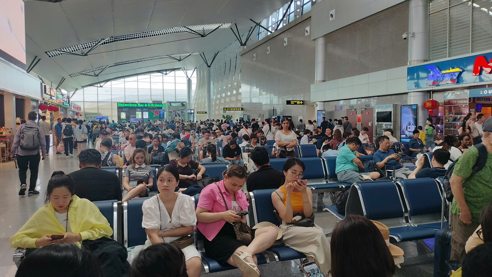 Nếu bắt buộc phải qua đêm tại sân bay Việt Nam thì hãy tìm ngay 3 nơi cực an toàn này!- Ảnh 2.