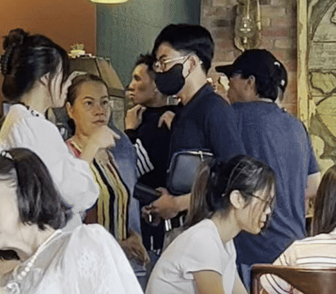 Chân dung người mẹ mời “tổng tài” ra khỏi quán cà phê: Khí chất này mới thật sự là tổng tài- Ảnh 4.