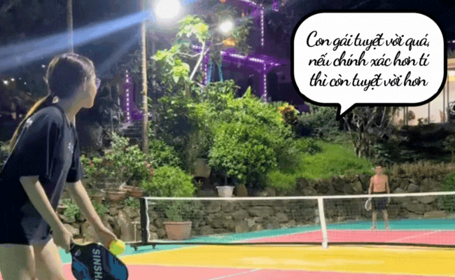Viral video bố dạy con gái chơi pickleball, nói gì mà hội newbie nghe xong 