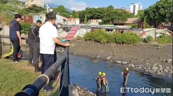 Phát hiện thi thể cụ bà 93 tuổi mất tích cả tháng: Camera thu được hình ảnh con dâu 40 tuổi kéo lê vali ra bờ sông- Ảnh 2.