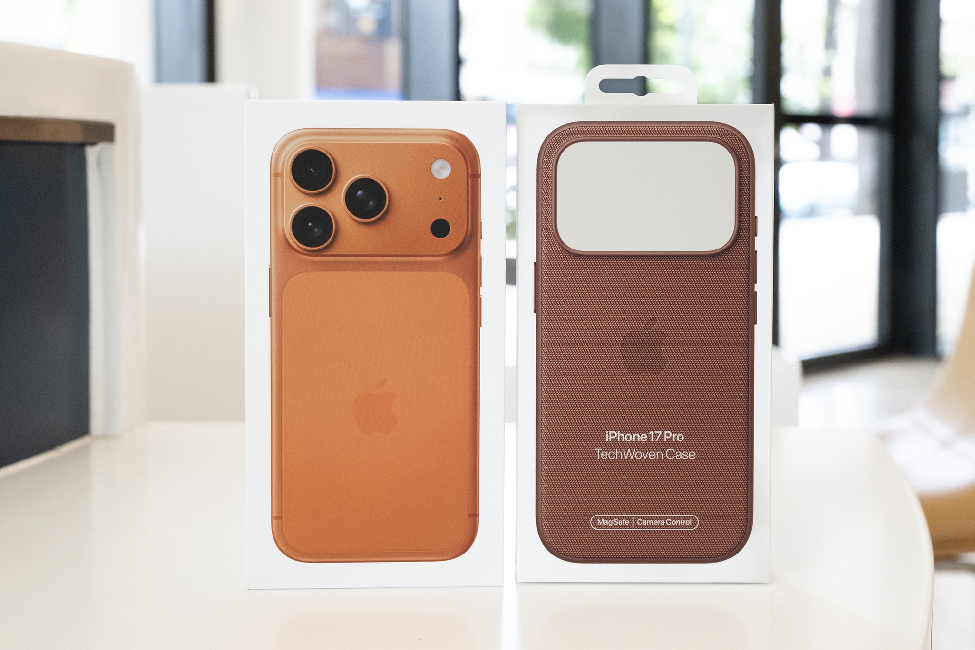 Đây là ảnh thực tế iPhone 17 Pro đang "cháy hàng" tại Việt Nam, phiên bản màu Cam Vũ Trụ đẹp lạ mắt- Ảnh 12.