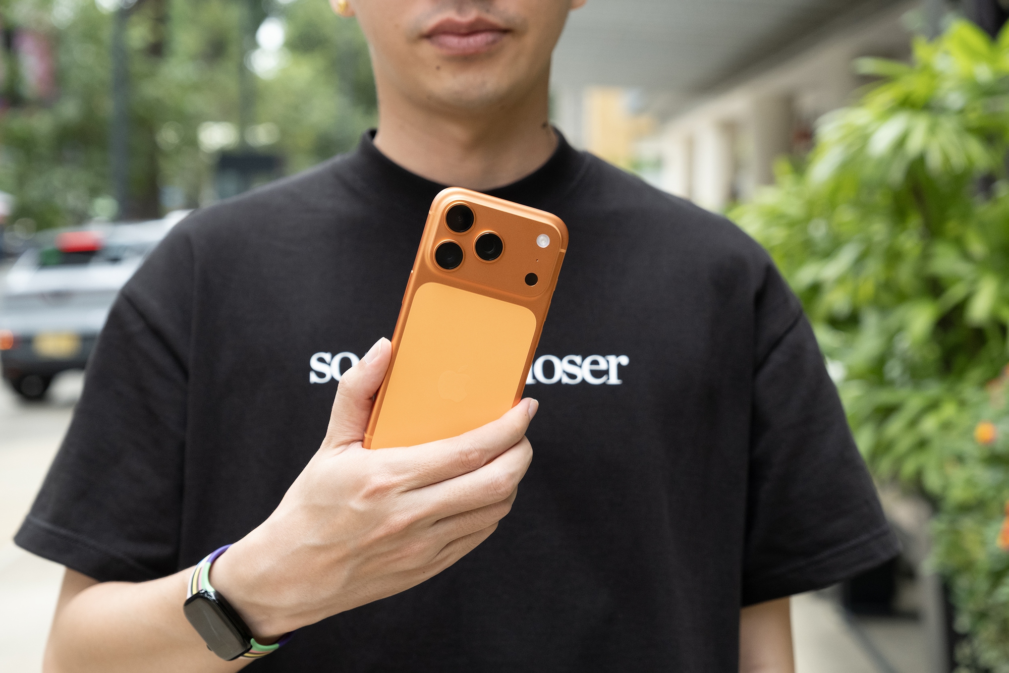 Đây là ảnh thực tế iPhone 17 Pro đang "cháy hàng" tại Việt Nam, phiên bản màu Cam Vũ Trụ đẹp lạ mắt- Ảnh 13.