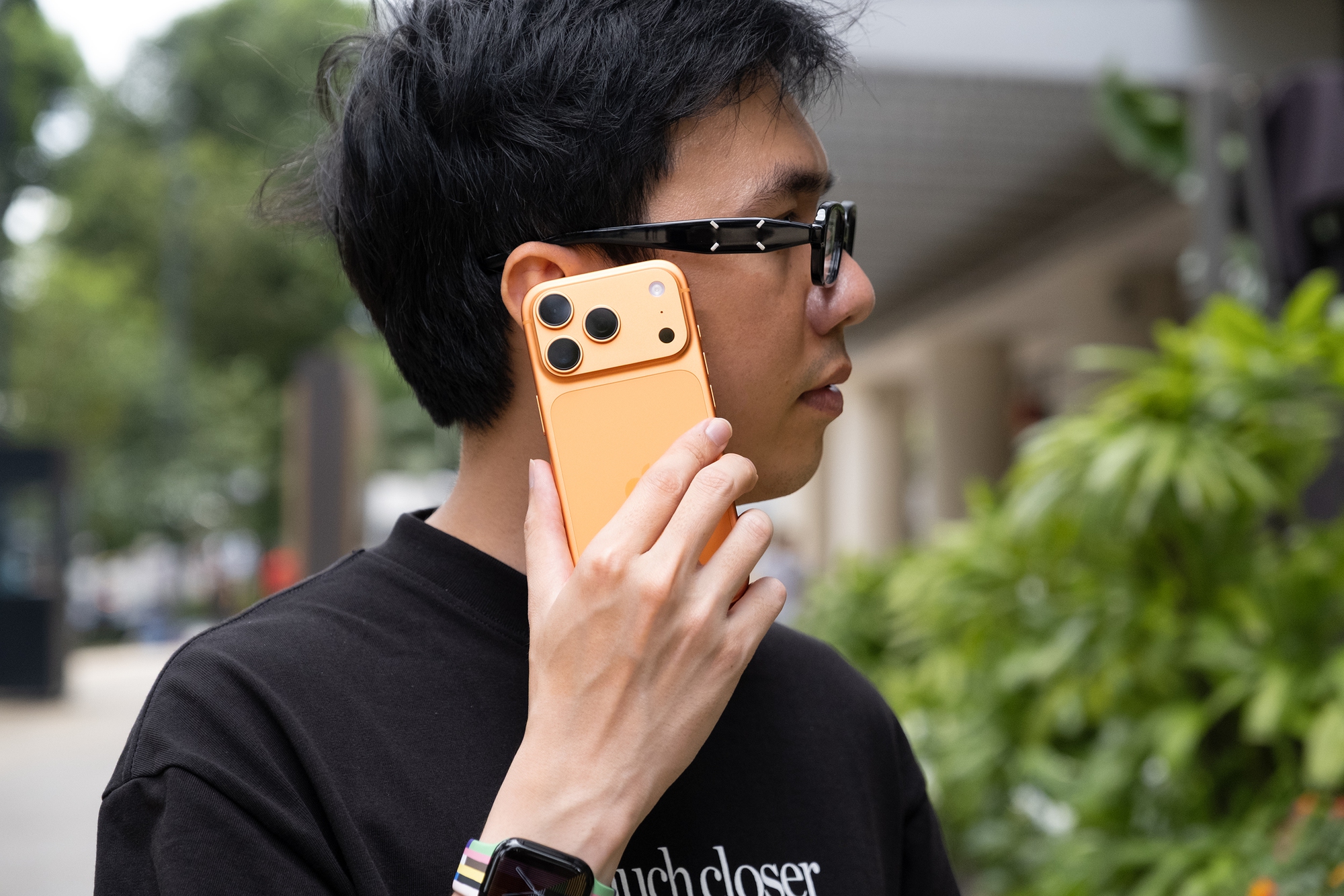 Đây là ảnh thực tế iPhone 17 Pro đang "cháy hàng" tại Việt Nam, phiên bản màu Cam Vũ Trụ đẹp lạ mắt- Ảnh 6.