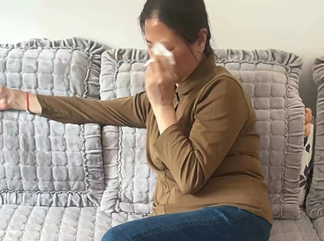 Còn gì đau hơn khi nghe con gọi mẹ là "người xa lạ" ngay trong chính ngôi nhà của mình?- Ảnh 1.