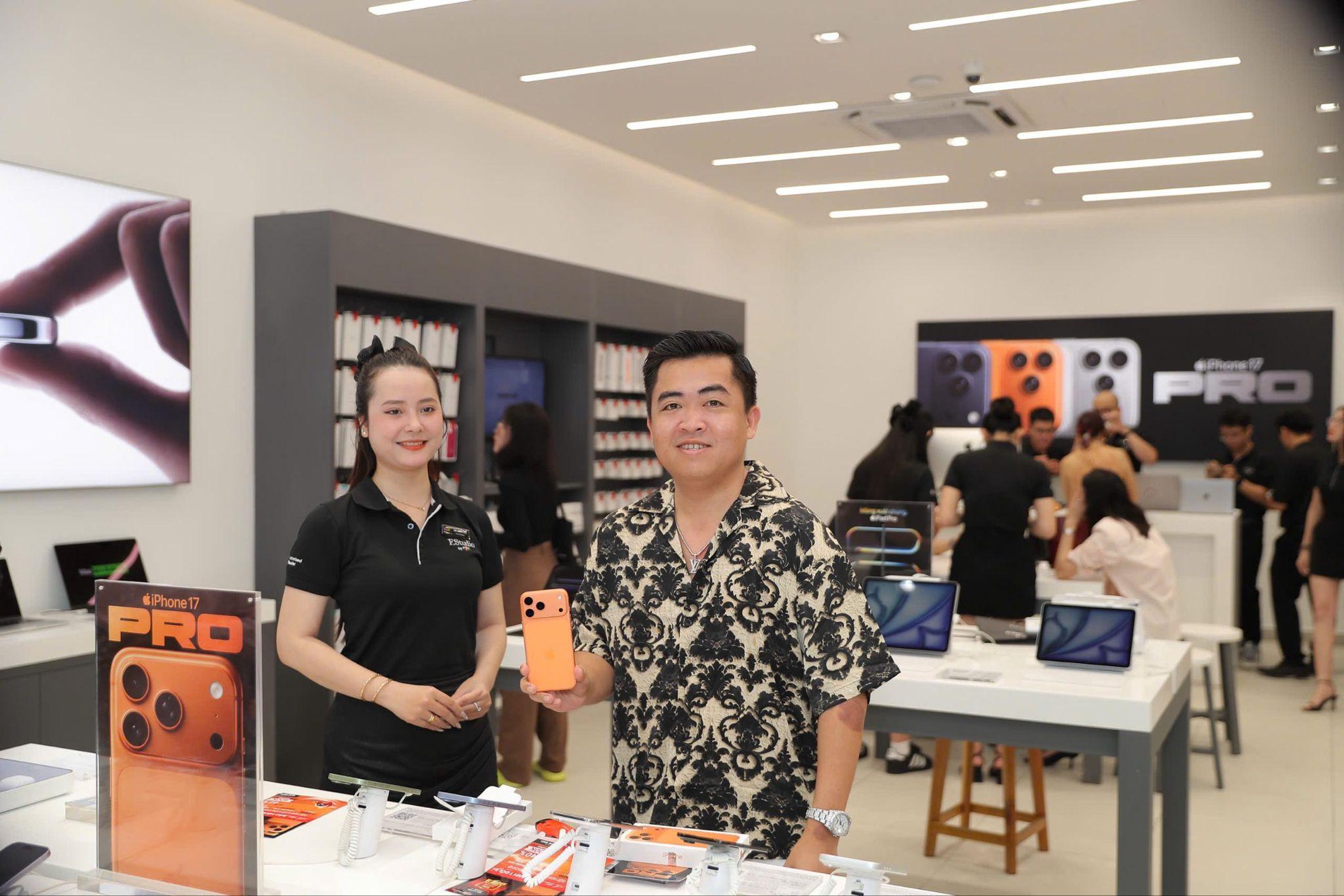 Mua ngay iPhone 17 và iPhone Air tại FPT Shop với ưu đãi lên đến 8 triệu đồng, bảo hành đến 17 tháng- Ảnh 1.