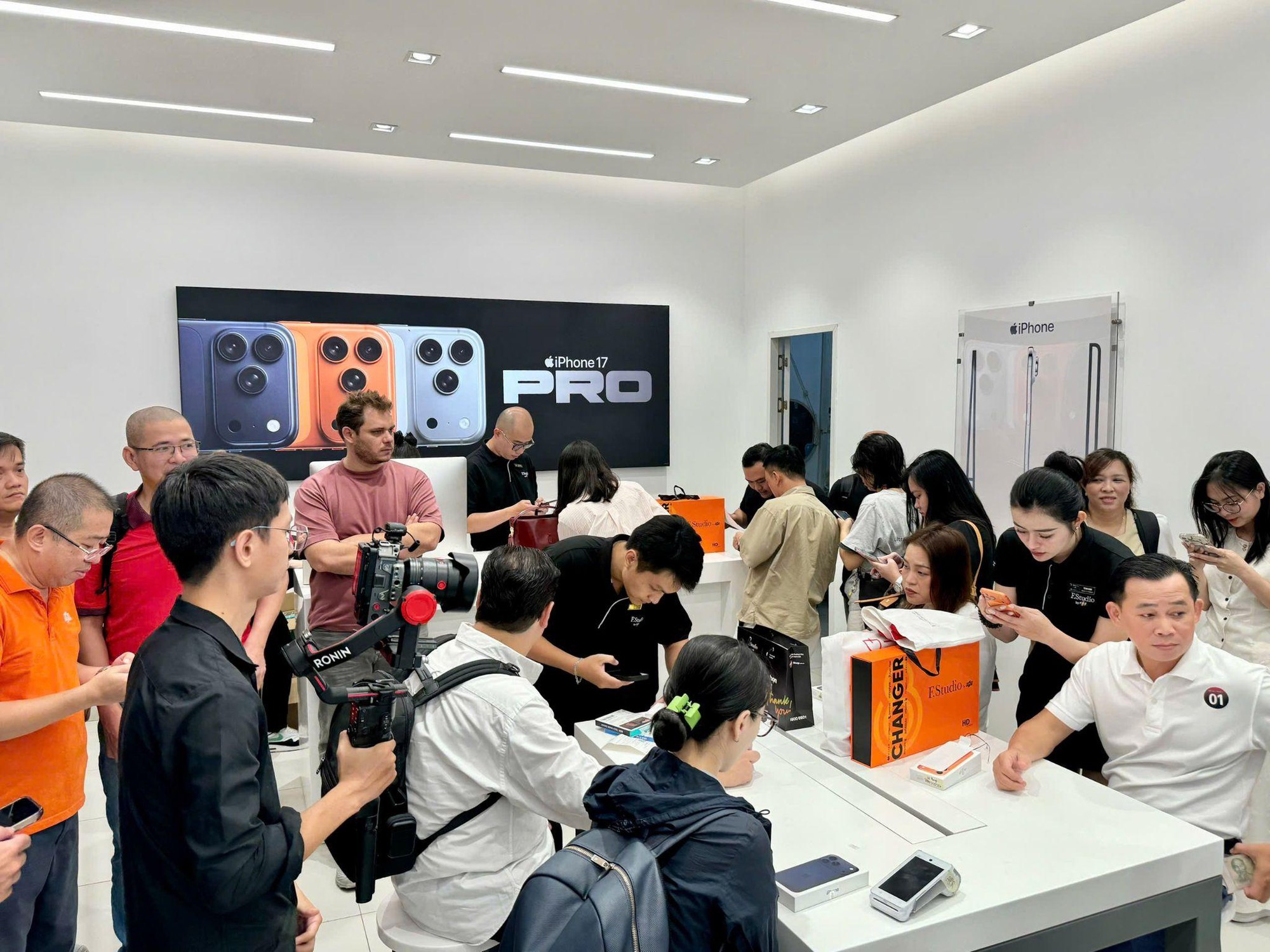 Mua ngay iPhone 17 và iPhone Air tại FPT Shop với ưu đãi lên đến 8 triệu đồng, bảo hành đến 17 tháng- Ảnh 4.