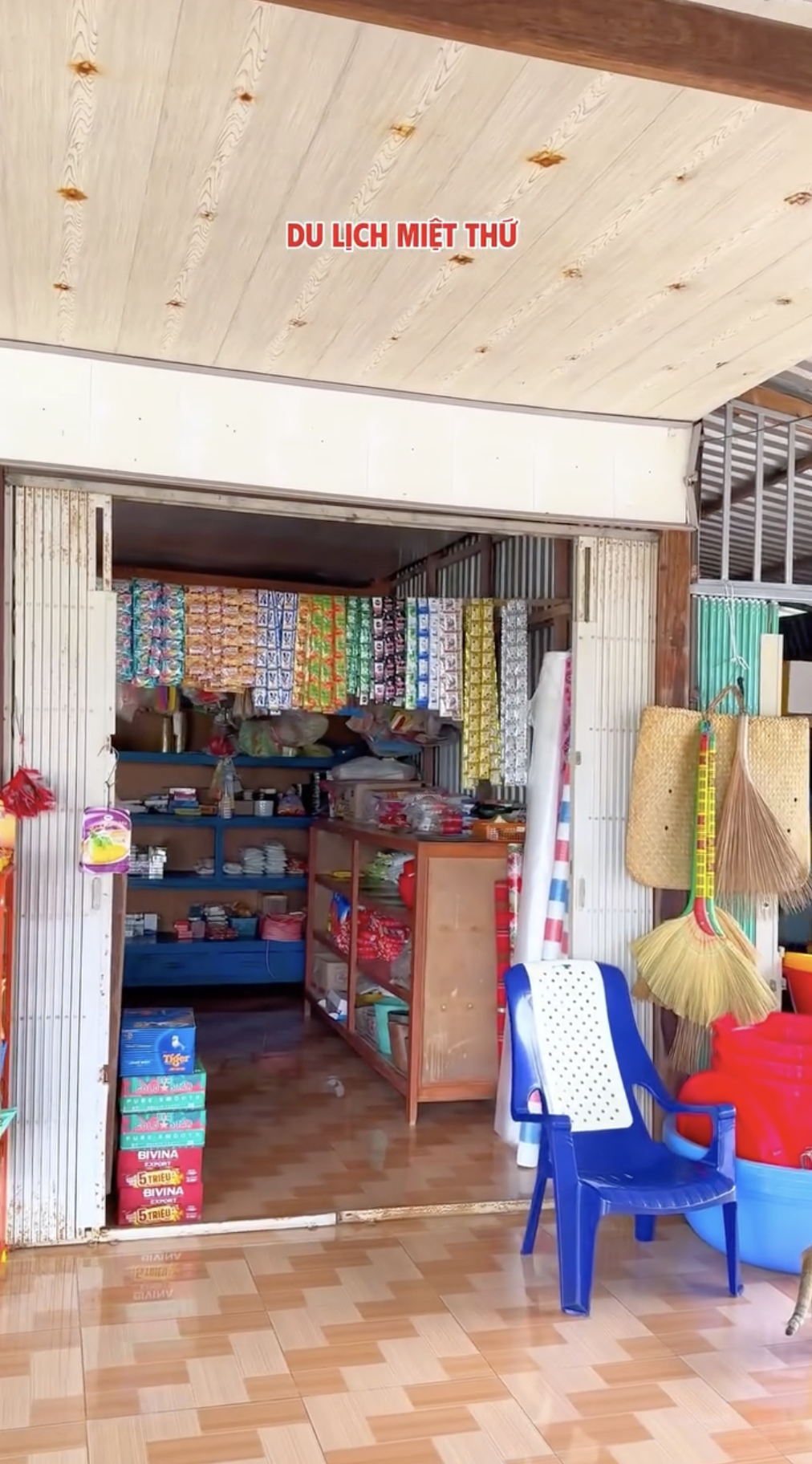 Kiểu bán tạp hóa quá tin tưởng vào khách của người miền Tây, cửa mở tan hoang vẫn không sợ ai lấy trộm gì- Ảnh 2.