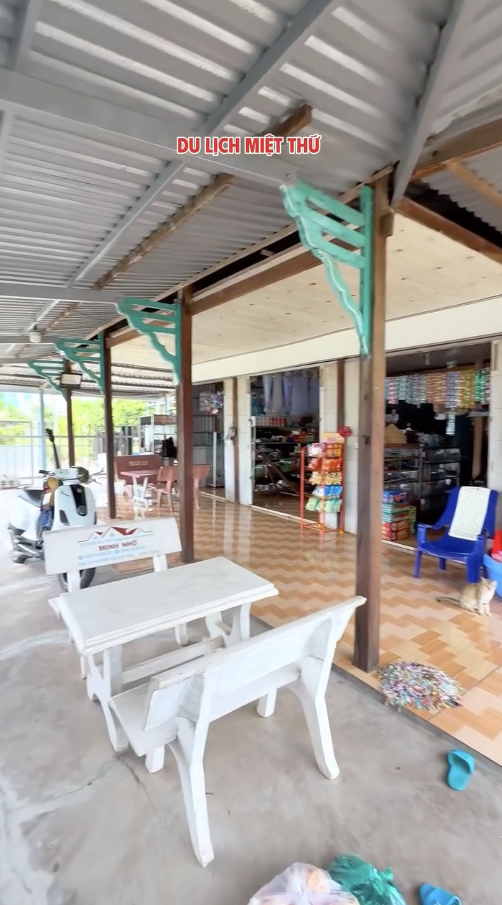 Kiểu bán tạp hóa quá tin tưởng vào khách của người miền Tây, cửa mở tan hoang vẫn không sợ ai lấy trộm gì- Ảnh 6.