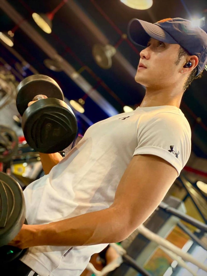 Cảnh vệ hàng không hot nhất Việt Nam hiện tại: Body đẹp nức nở, chị em xếp hàng đòi bay cùng- Ảnh 4.