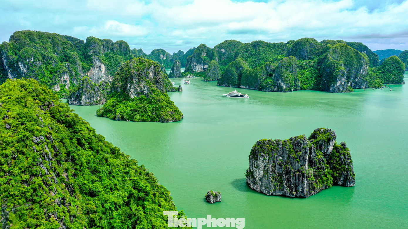 Vẻ đẹp của vịnh Hạ Long được 3 lần UNESCO công nhận là di sản- Ảnh 12.