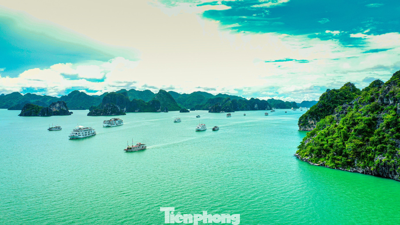 Vẻ đẹp của vịnh Hạ Long được 3 lần UNESCO công nhận là di sản- Ảnh 13.