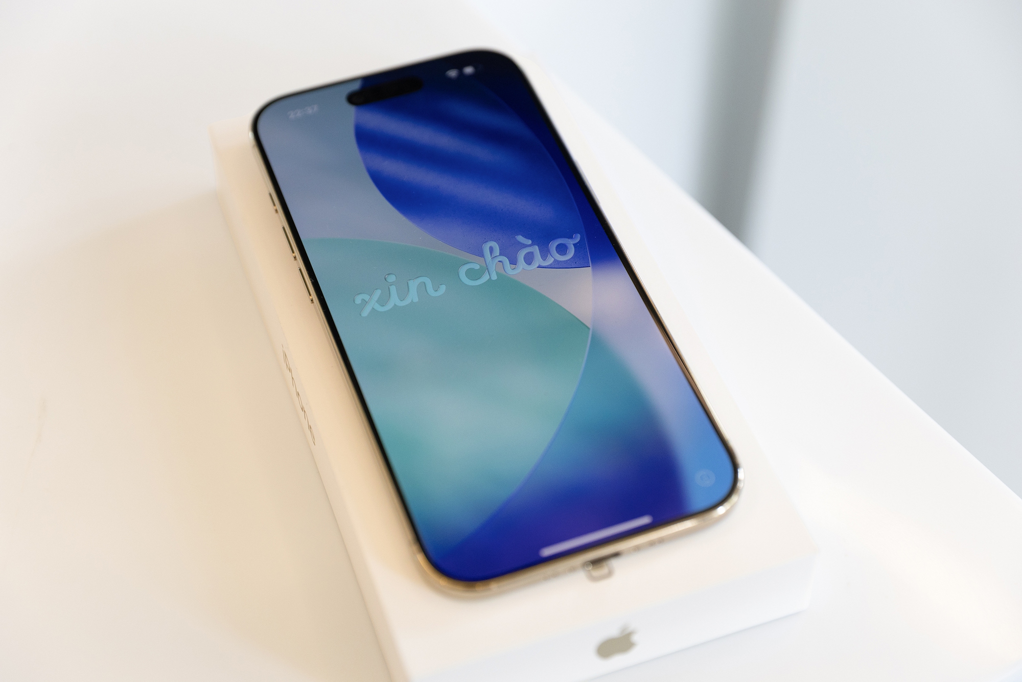 Mở hộp chiếc iPhone mỏng nhất thế giới vừa mở bán chính hãng tại Việt Nam- Ảnh 6.