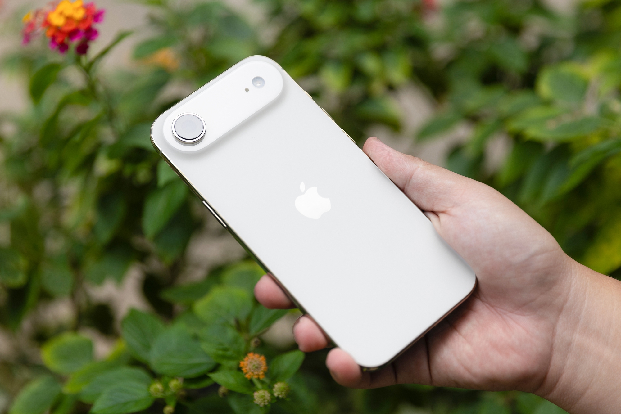 Mở hộp chiếc iPhone mỏng nhất thế giới vừa mở bán chính hãng tại Việt Nam- Ảnh 9.