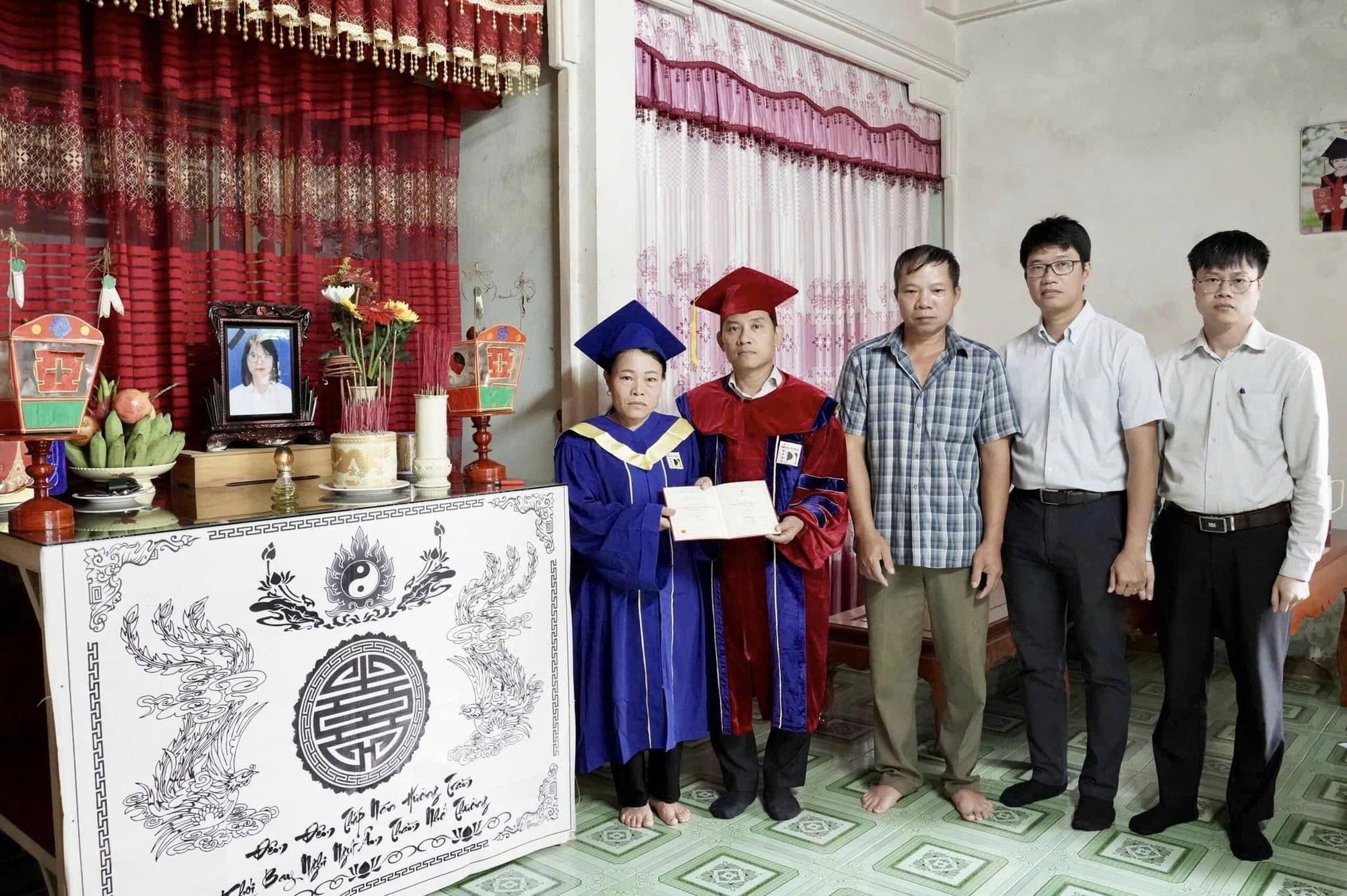 Bức ảnh đặc biệt bên di ảnh của nữ sinh viên sinh năm 2000- Ảnh 2.
