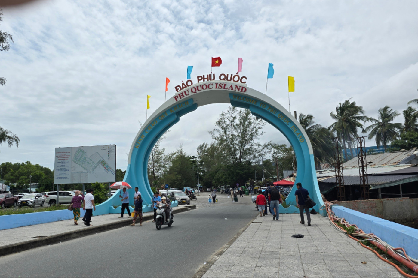 Khách du lịch miền Tây tăng mạnh- Ảnh 1.