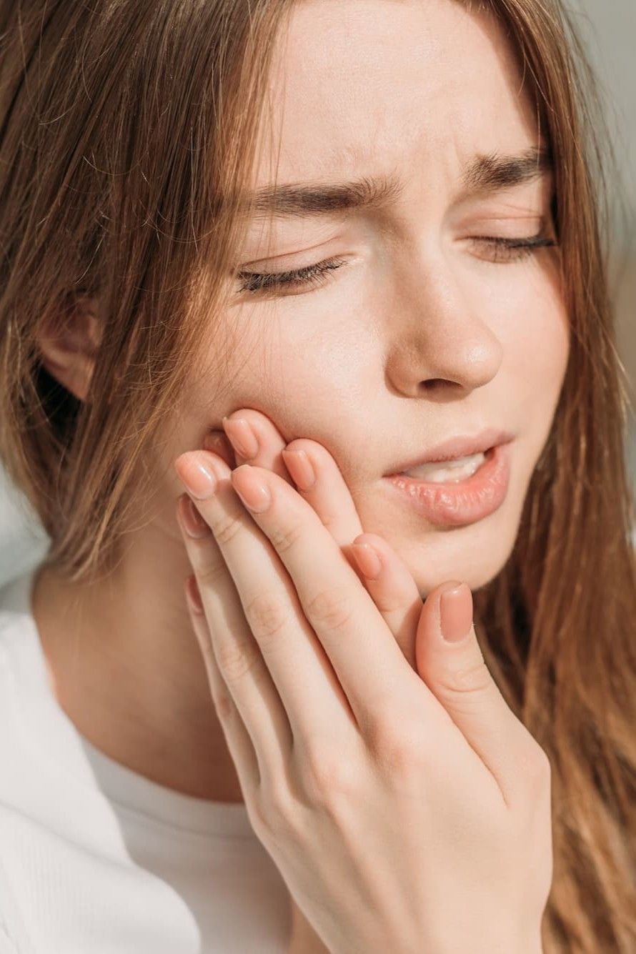 Niềng răng sai cách: Gây lệch mặt, sưng hàm, đau khớp- Ảnh 1.
