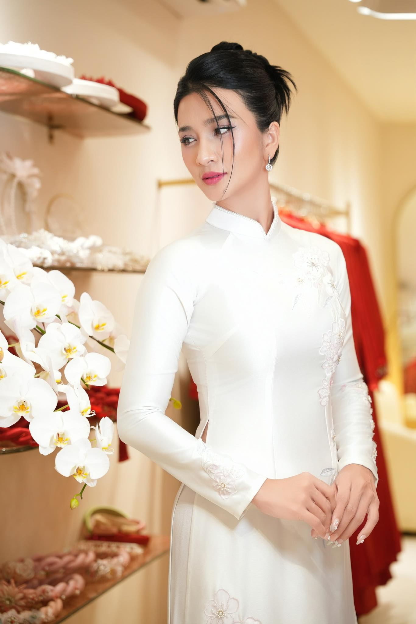 Nữ NSƯT làm mẹ đơn thân từ năm 21 tuổi, sở hữu nhà mặt tiền quận 1, U40 vẫn xinh đẹp ngỡ ngàng- Ảnh 4. Nữ NSƯT làm mẹ đơn thân từ năm 21 tuổi, sở hữu nhà mặt tiền quận 1, U40 vẫn xinh đẹp ngỡ ngàng- Ảnh 4.