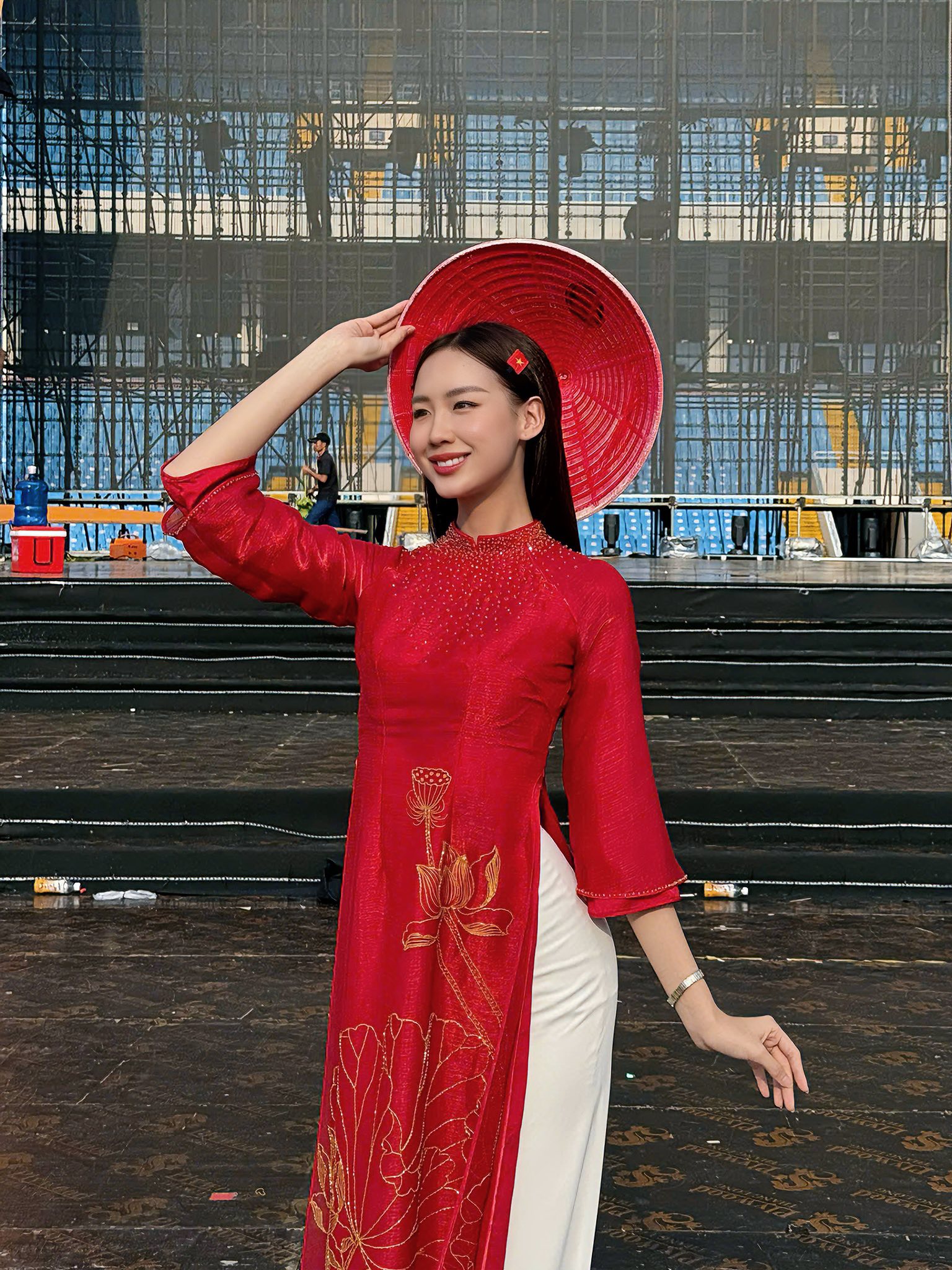 Đen Vâu và Hoa hậu cao nhất Vbiz chung khung hình, nhìn kỹ phát hiện 1 chi tiết gây bất ngờ- Ảnh 8.
