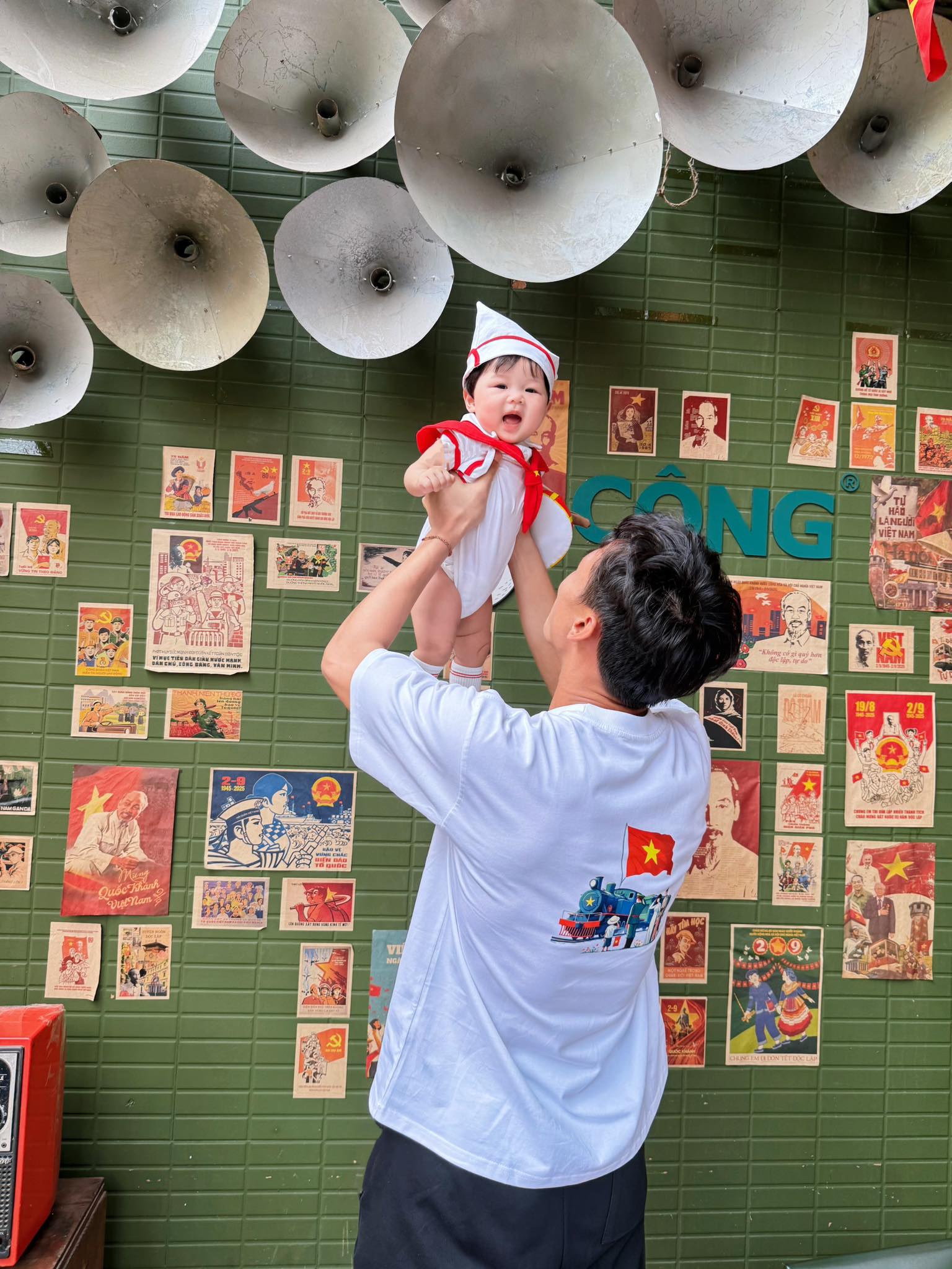 Ảnh yêu nước của dàn sao bóng đá gây sốt: Nhà Văn Hậu-Hải My đẹp đỉnh, Văn Thanh 