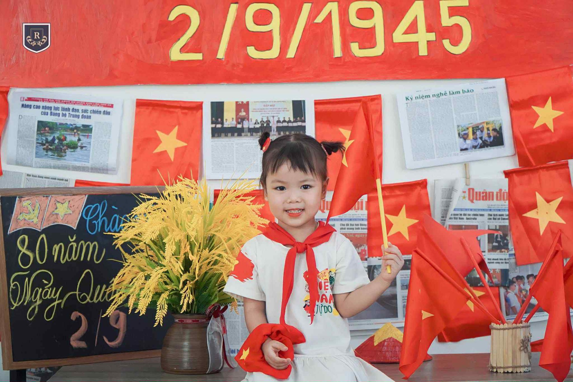 Ảnh yêu nước của dàn sao bóng đá gây sốt: Nhà Văn Hậu-Hải My đẹp đỉnh, Văn Thanh 