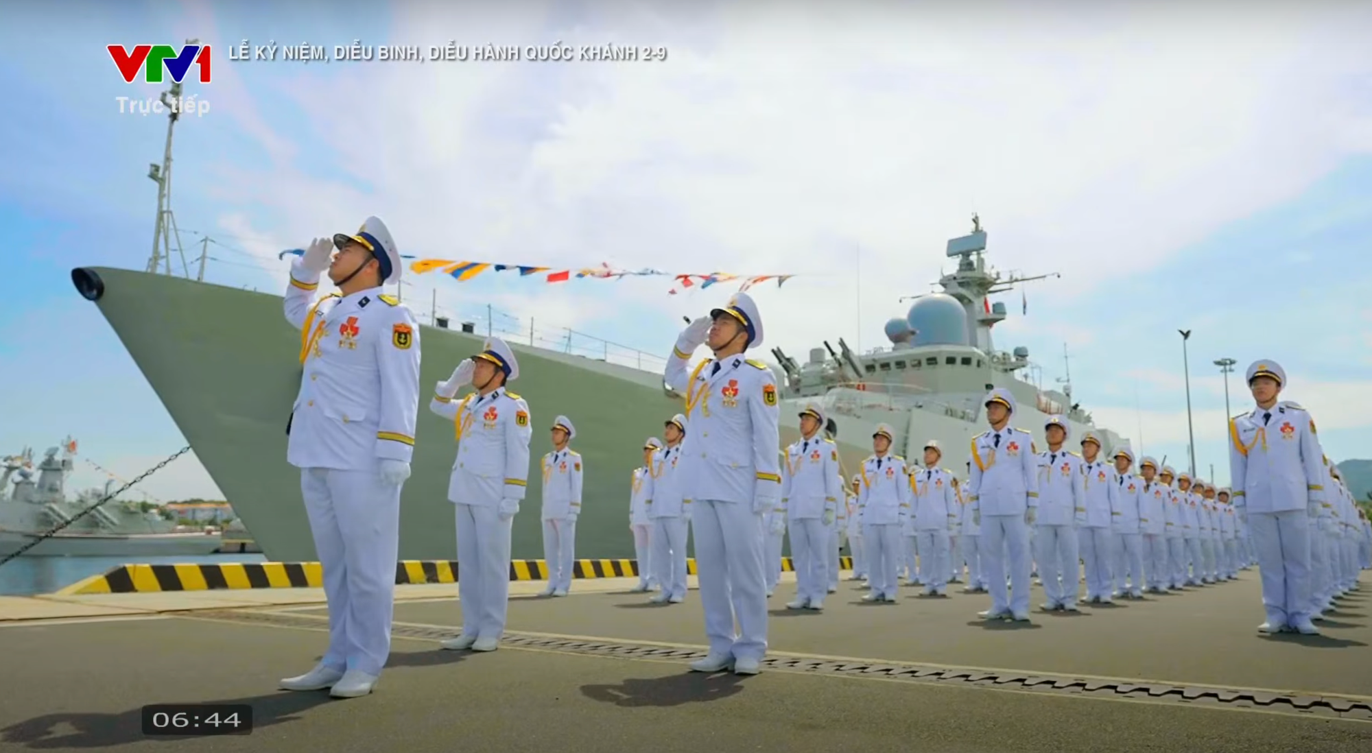 Màn chào cờ đầy kiêu hãnh từ Quảng trường Ba Đình đến vùng biển Cam Ranh của Quân chủng Hải quân- Ảnh 7.