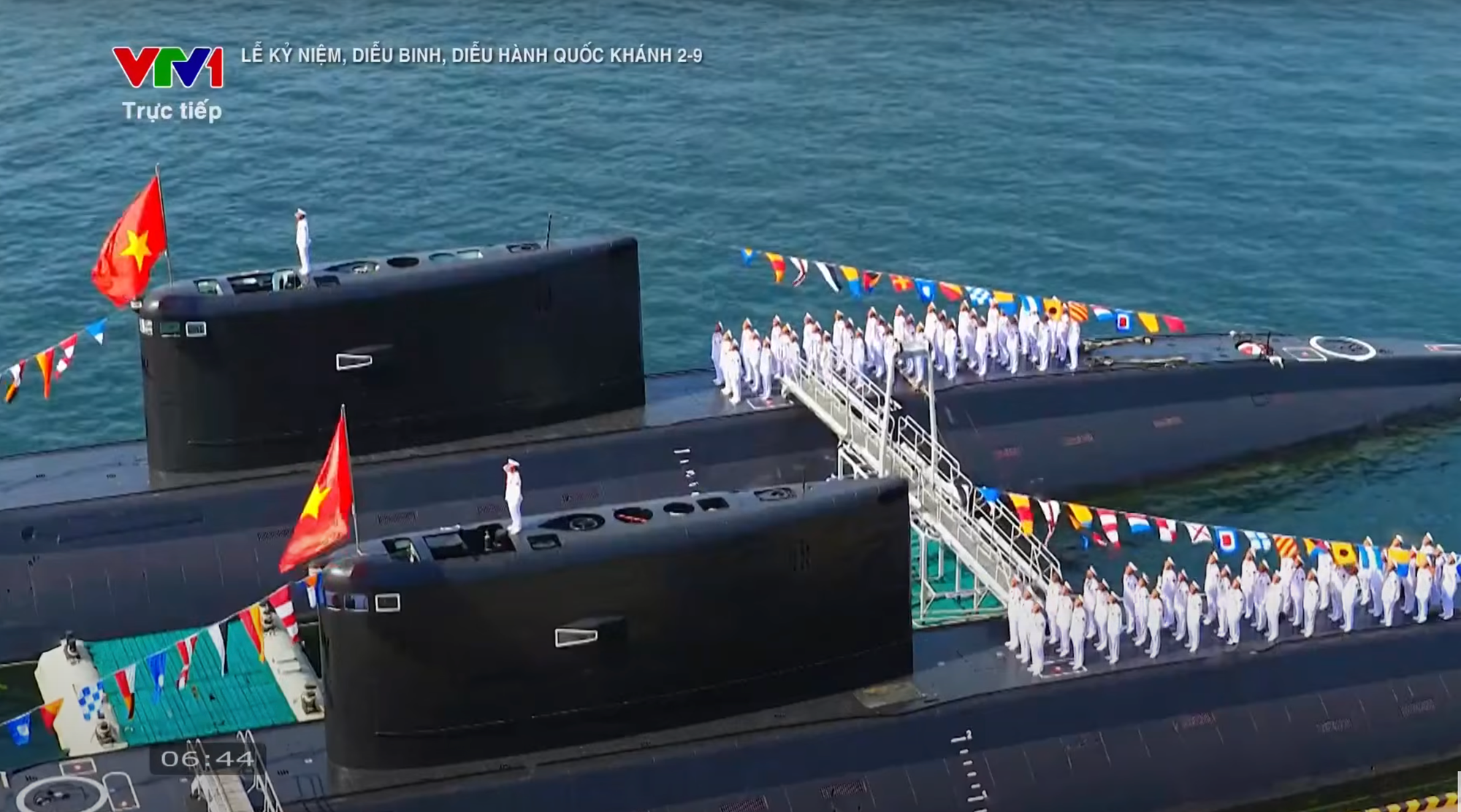 Màn chào cờ đầy kiêu hãnh từ Quảng trường Ba Đình đến vùng biển Cam Ranh của Quân chủng Hải quân- Ảnh 4.