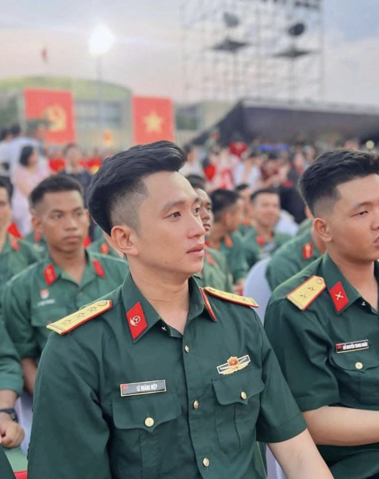 Lê Hoàng Hiệp thay đổi một điều, khoảnh khắc bước xuống xe tăng gấp đôi sự bảnh bao- Ảnh 6.