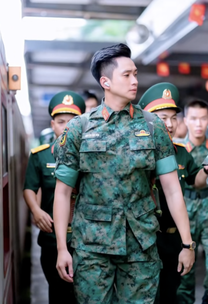 Lê Hoàng Hiệp thay đổi một điều, khoảnh khắc bước xuống xe tăng gấp đôi sự bảnh bao- Ảnh 5.