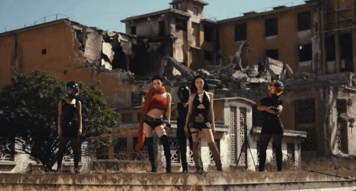 Đến lượt nhóm nữ đại mỹ nhân bị chê hở bạo kém sang: BLACKPINK là “tấm gương xấu”?- Ảnh 3.