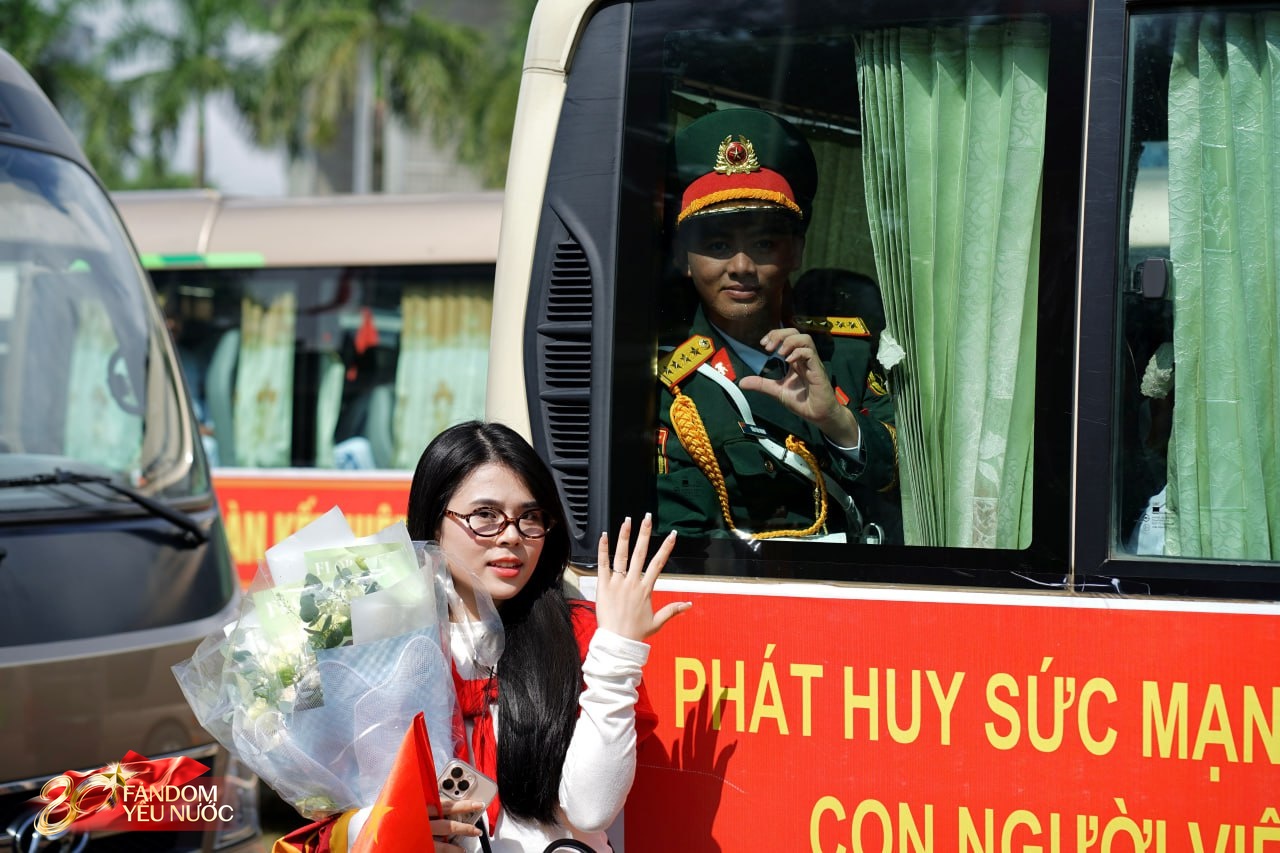 Chuyện tình “hết A80 anh cầu hôn em” của chiến sĩ Khối Hậu cần và người yêu gây bão mạng- Ảnh 1.
